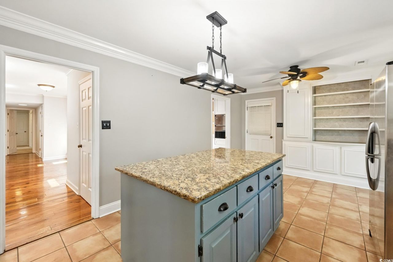 695 Country Club Dr. Photo 15