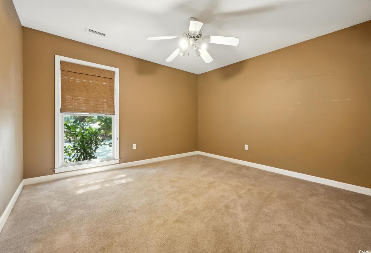 695 Country Club Dr. Photo 17