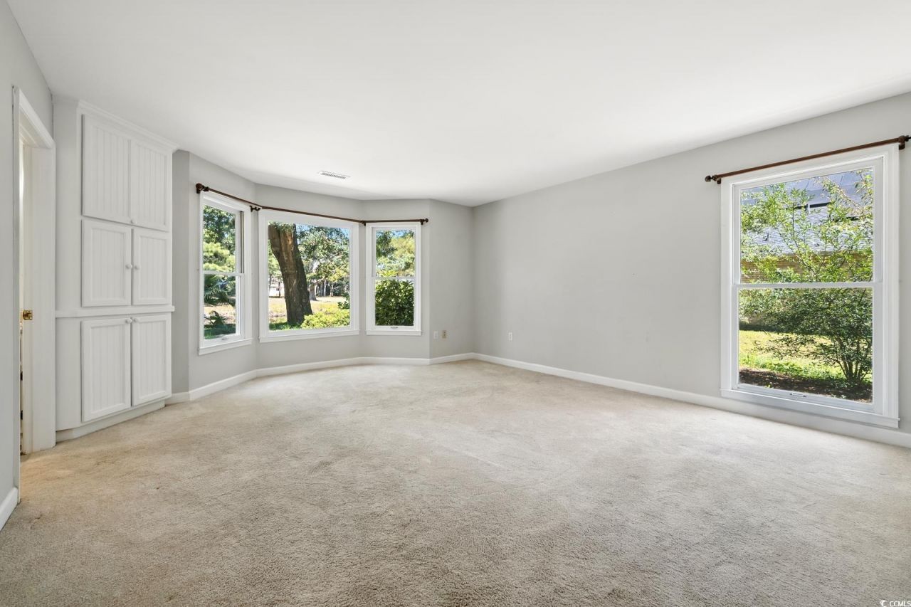 695 Country Club Dr. Photo 19