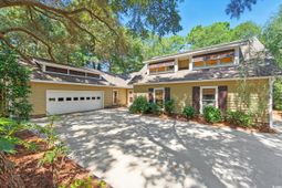 695 Country Club Dr. photo 4