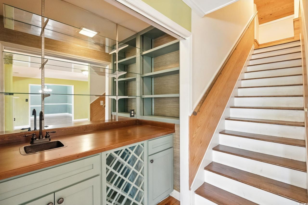 695 Country Club Dr. Photo 22