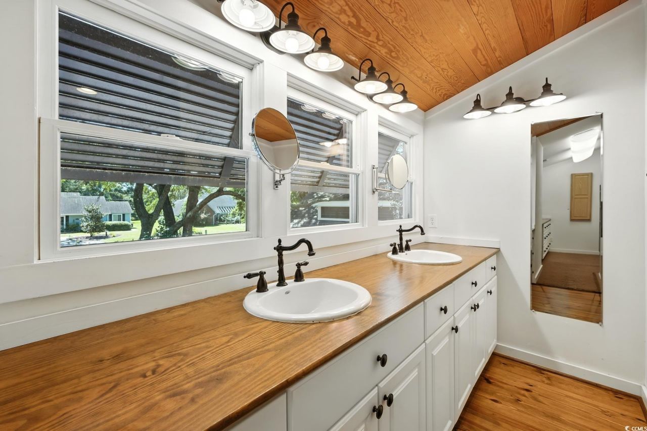 695 Country Club Dr. Photo 24