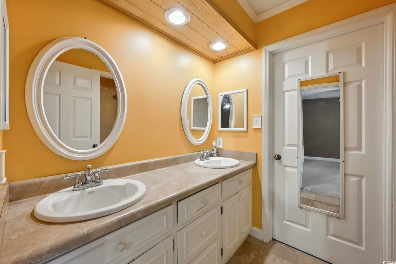 695 Country Club Dr. Photo 25