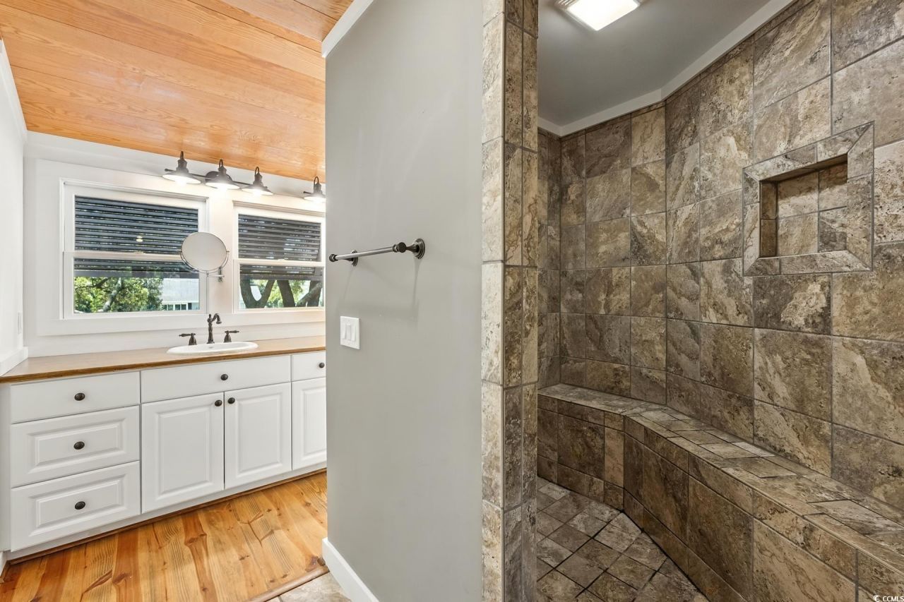 695 Country Club Dr. Photo 26