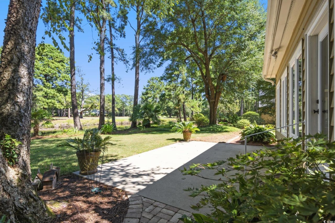 695 Country Club Dr. Photo 31