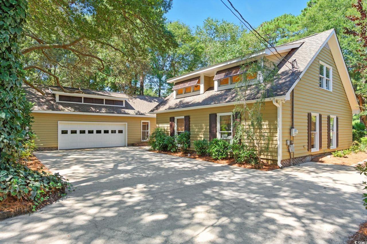 695 Country Club Dr. Photo 5