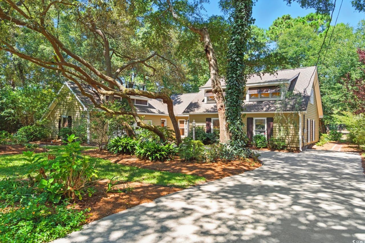 695 Country Club Dr. Photo 6