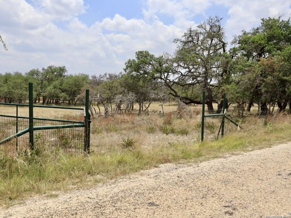 25 Dallas Josie Rd, Harper, TX 78631
