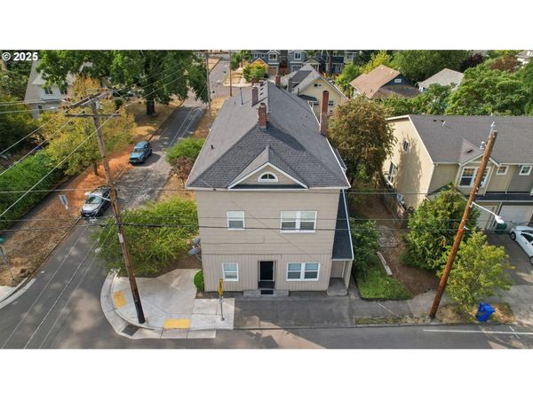 7630 SE WOODSTOCK BLVD, Portland, OR 97206