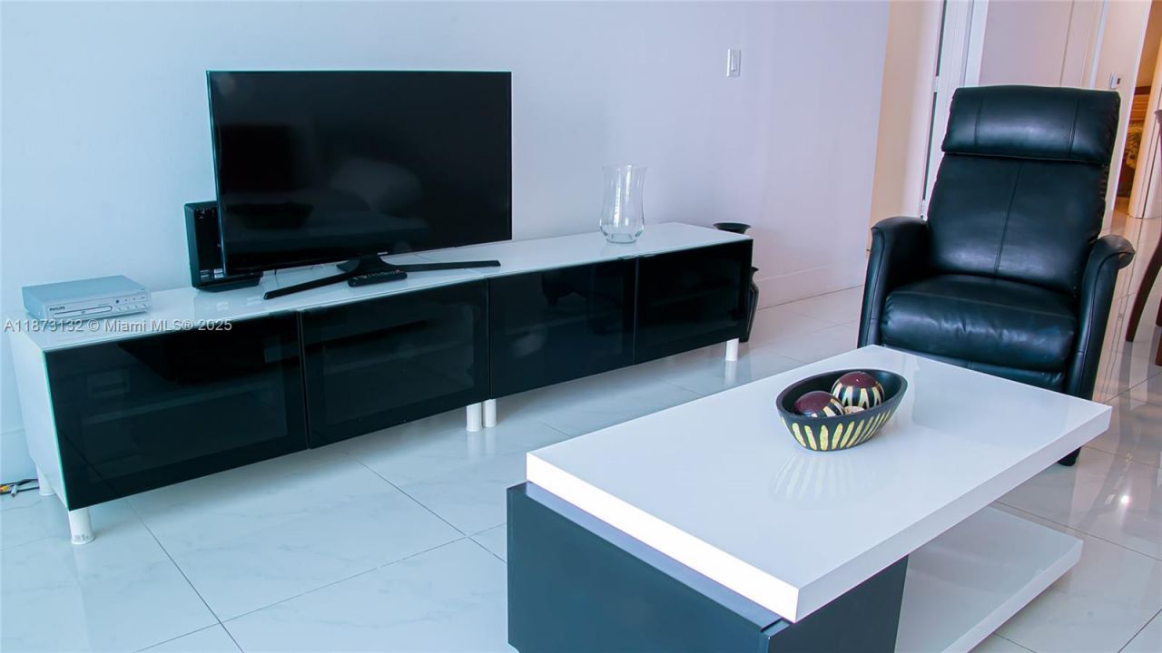 18100 N Bay Rd, Unit 905, Sunny Isles Beach, FL 33160 Photo