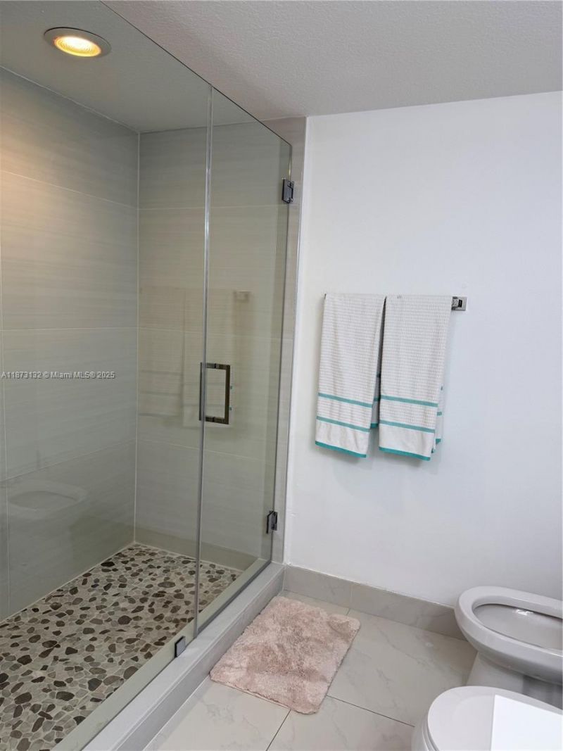 18100 N Bay Rd, Unit 905, Sunny Isles Beach, FL 33160 Photo