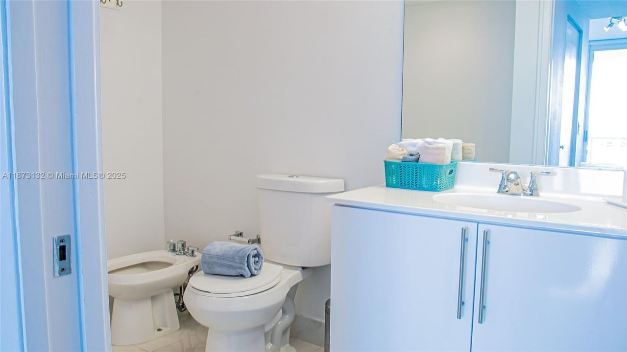 18100 N Bay Rd, Unit 905, Sunny Isles Beach, FL 33160 Photo