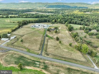 211 W MIDDLESEX DRIVE, CARLISLE, PA 17013