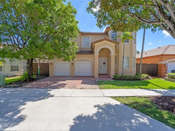 8467 NW 110th Pl, Doral, FL 33178