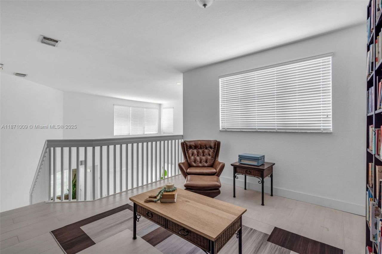 8467 NW 110th Pl, Doral, FL 33178 Photo