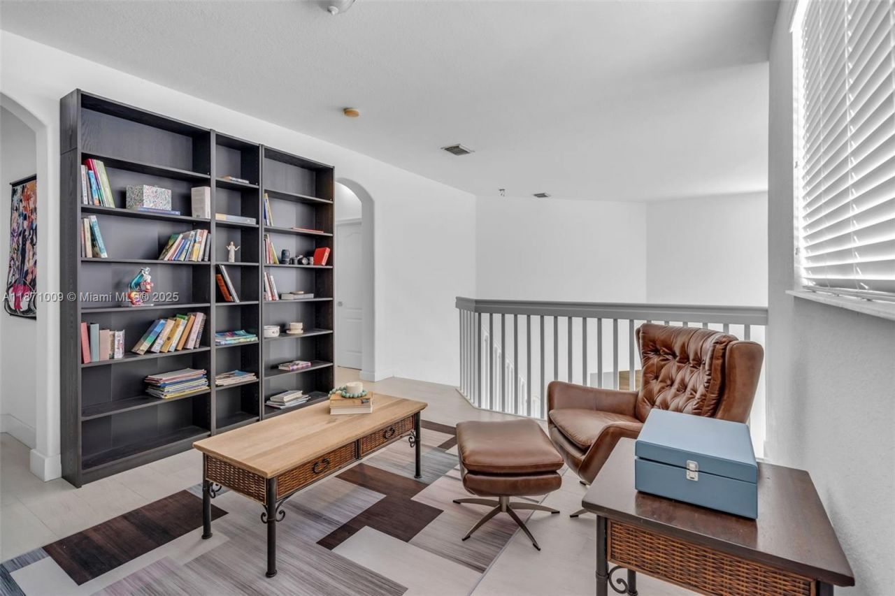 8467 NW 110th Pl, Doral, FL 33178 Photo