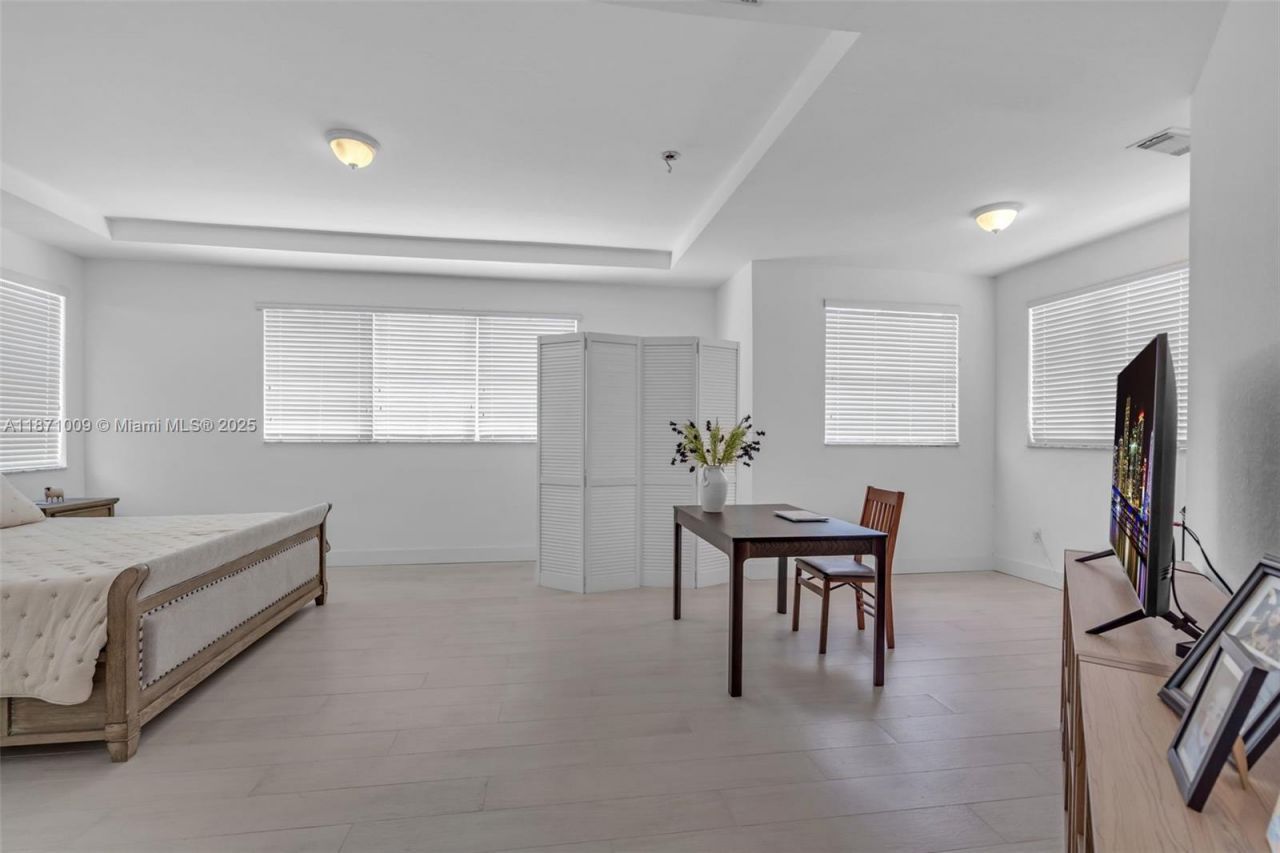 8467 NW 110th Pl, Doral, FL 33178 Photo