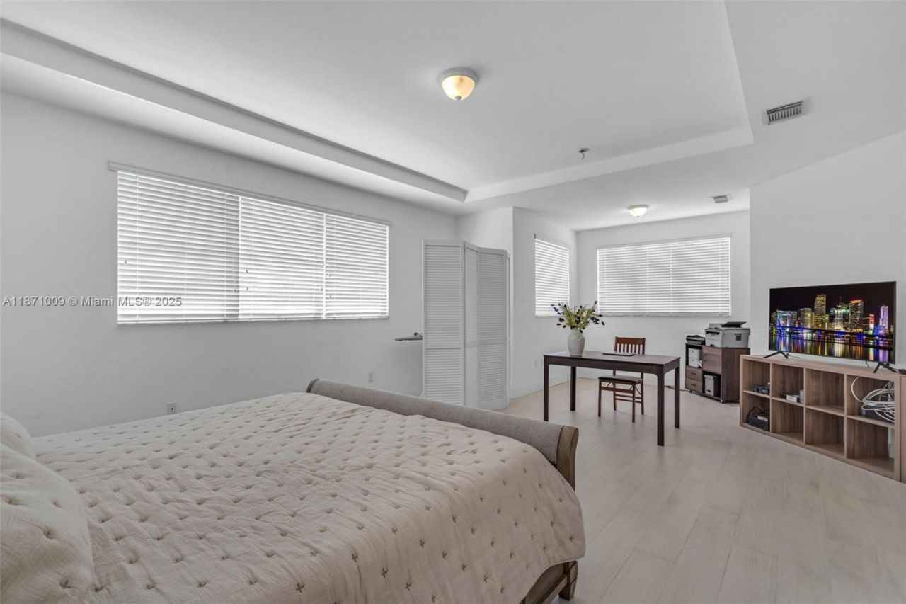 8467 NW 110th Pl, Doral, FL 33178 Photo