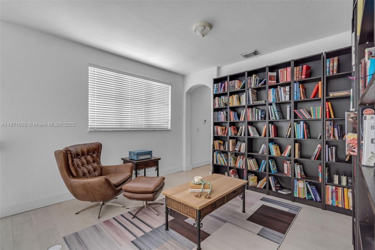 8467 NW 110th Pl, Doral, FL 33178 Photo