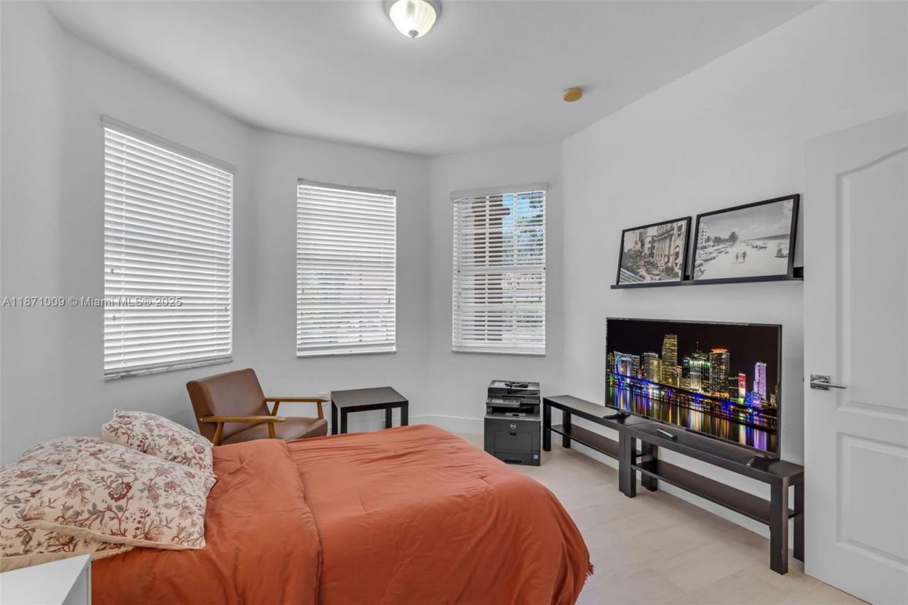 8467 NW 110th Pl, Doral, FL 33178 Photo