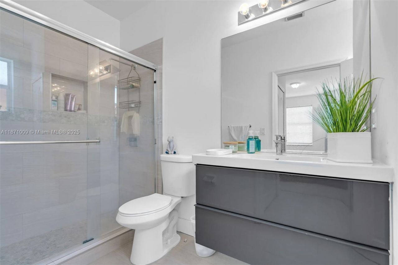 8467 NW 110th Pl, Doral, FL 33178 Photo