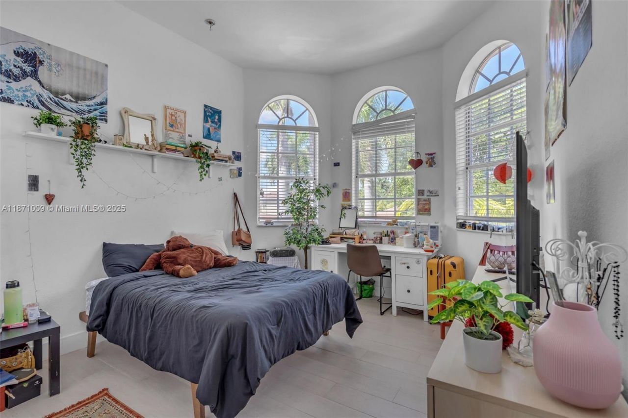 8467 NW 110th Pl, Doral, FL 33178 Photo