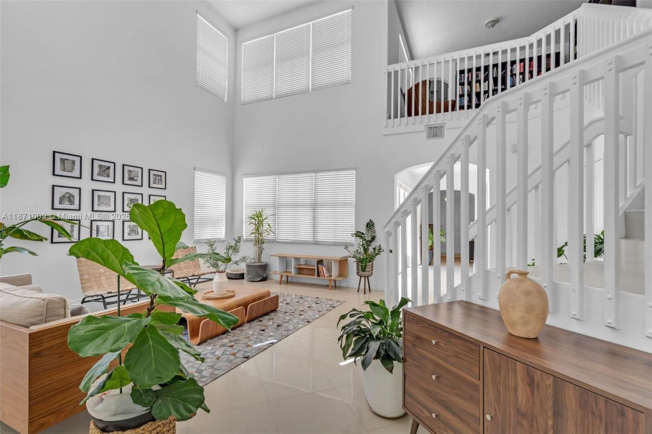 8467 NW 110th Pl, Doral, FL 33178 Photo