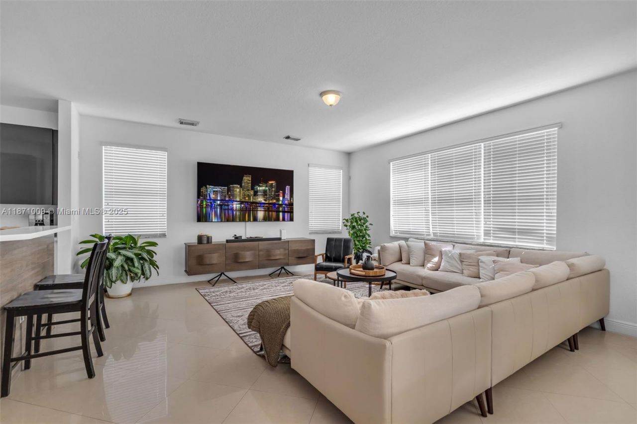 8467 NW 110th Pl, Doral, FL 33178 Photo