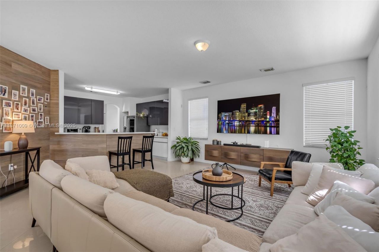 8467 NW 110th Pl, Doral, FL 33178 Photo