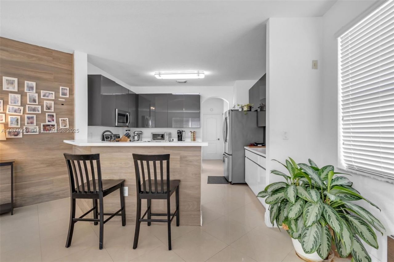 8467 NW 110th Pl, Doral, FL 33178 Photo