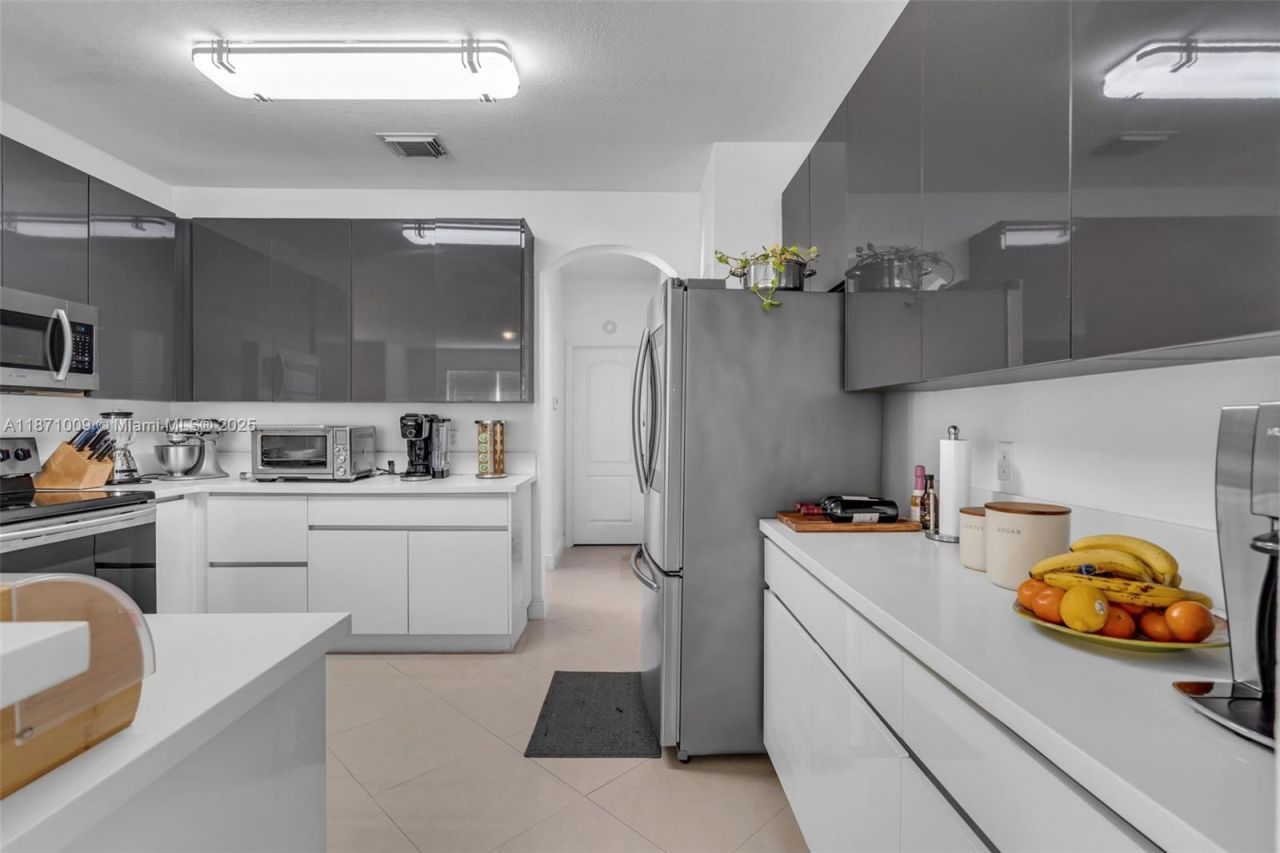 8467 NW 110th Pl, Doral, FL 33178 Photo