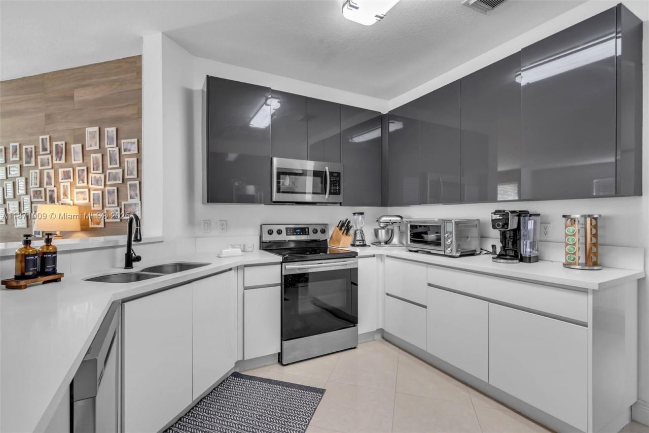 8467 NW 110th Pl, Doral, FL 33178 Photo