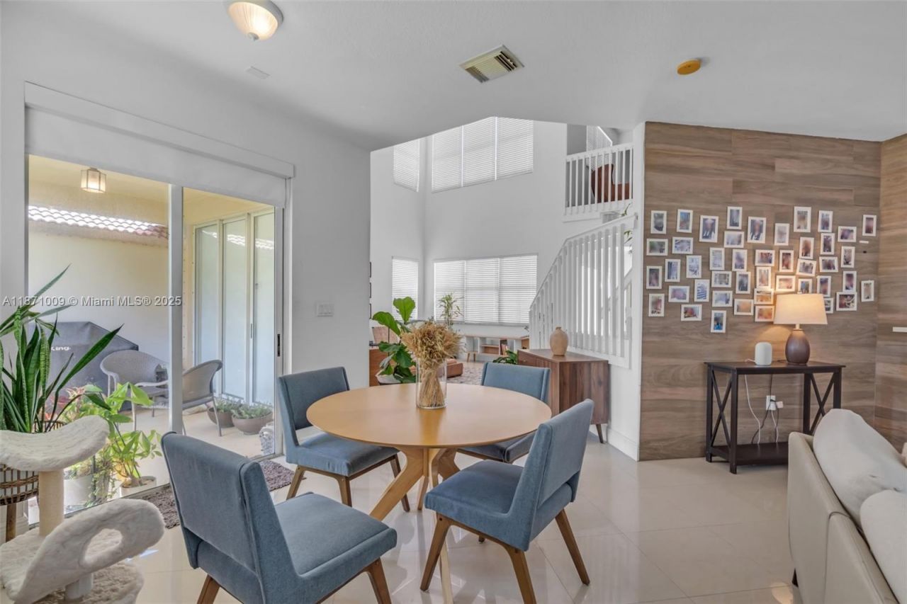 8467 NW 110th Pl, Doral, FL 33178 Photo