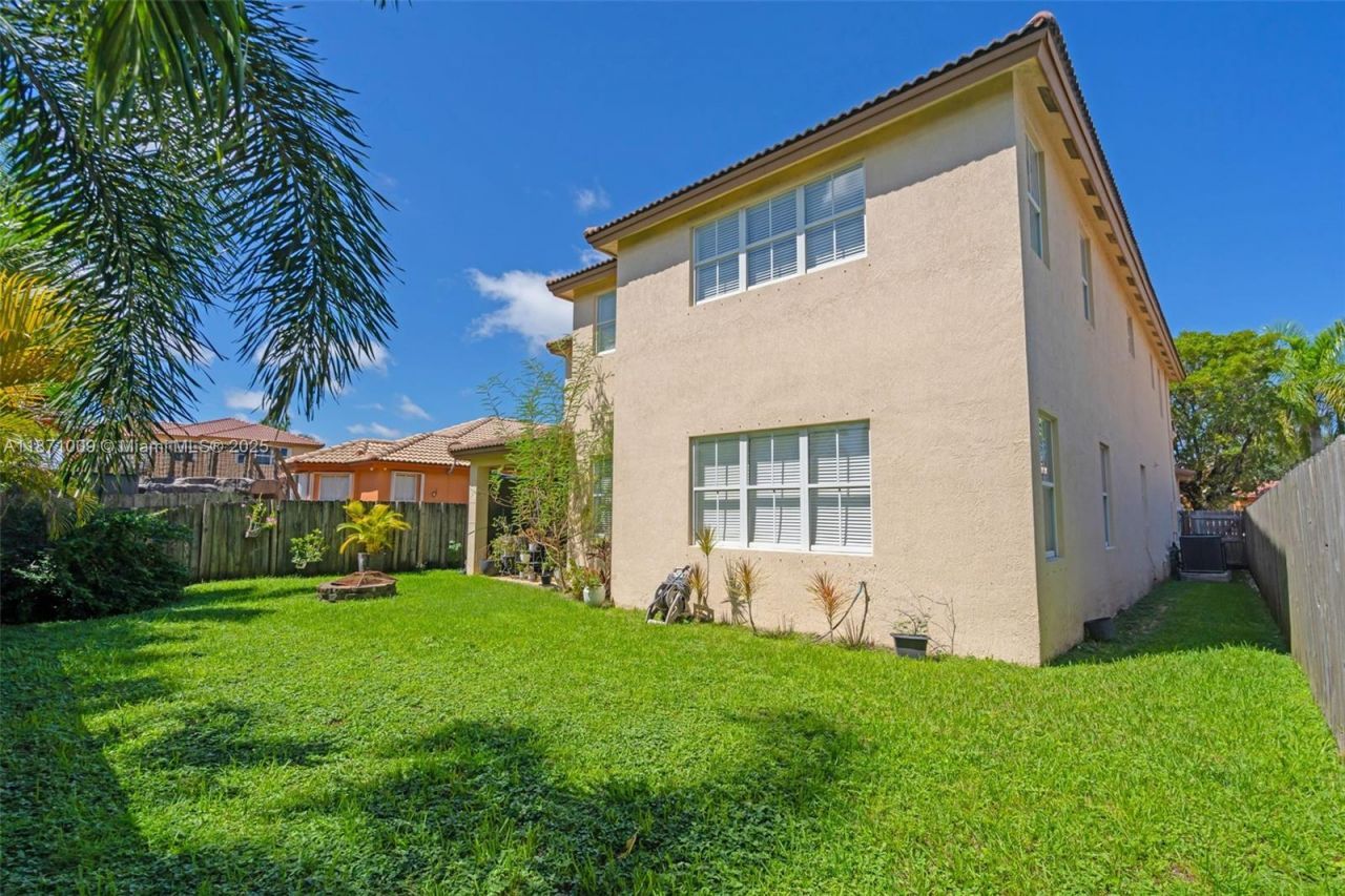 8467 NW 110th Pl, Doral, FL 33178 Photo