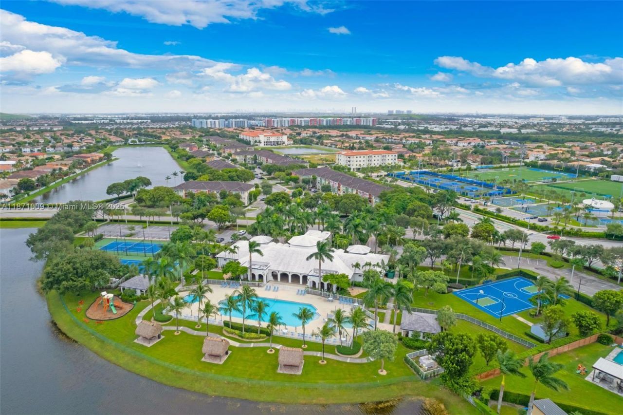 8467 NW 110th Pl, Doral, FL 33178 Photo