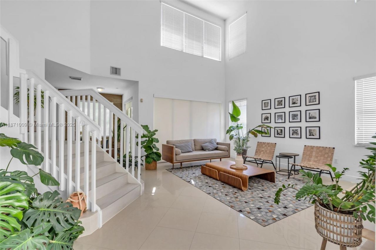 8467 NW 110th Pl, Doral, FL 33178 Photo