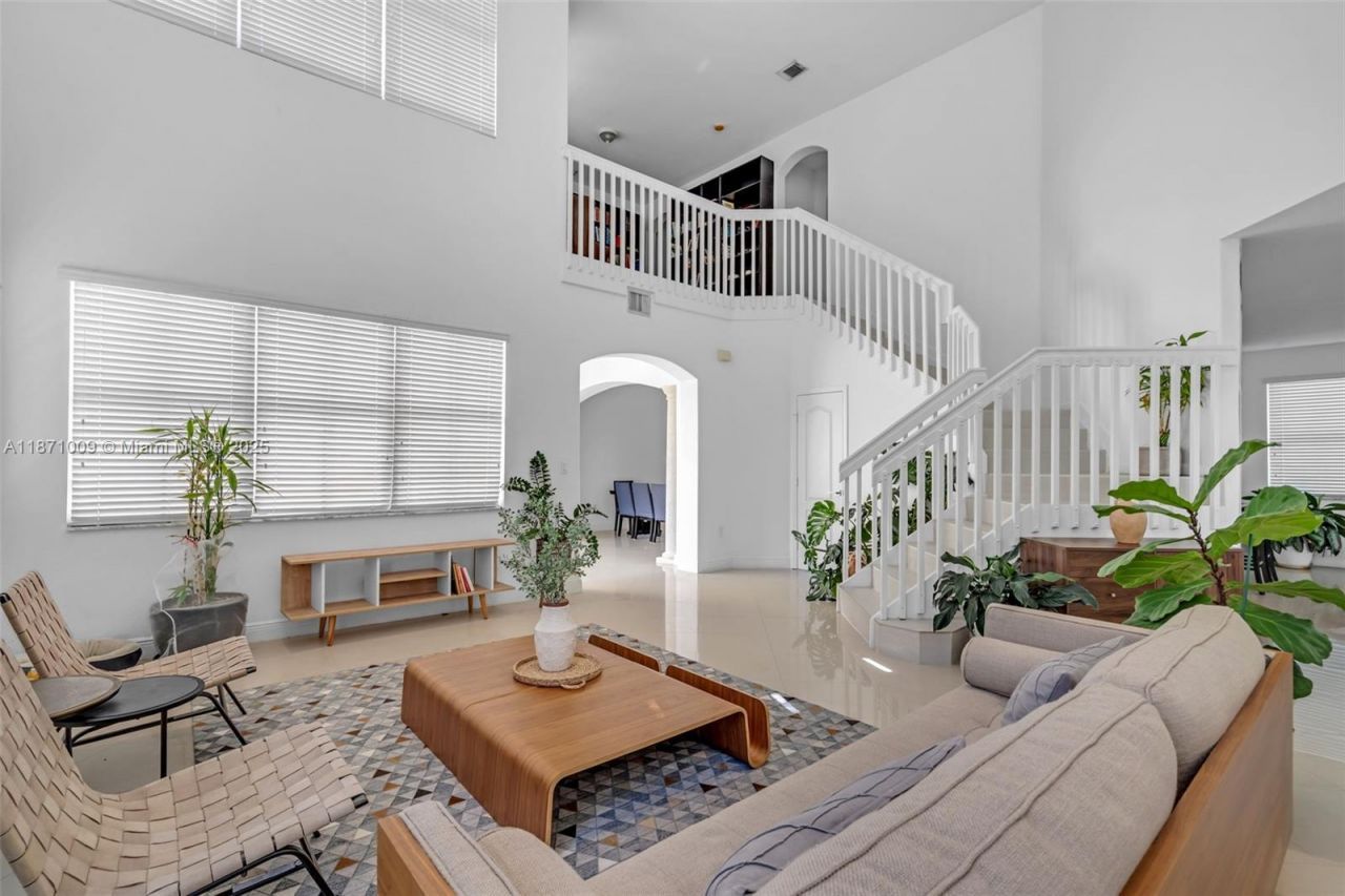 8467 NW 110th Pl, Doral, FL 33178 Photo