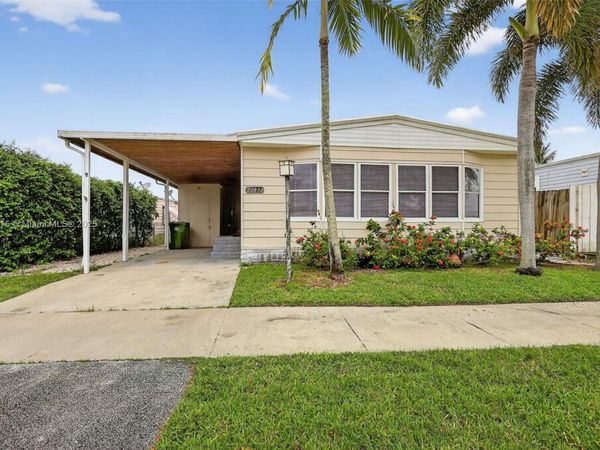 21831 S Heritage Cir, Pembroke Pines, FL 33029