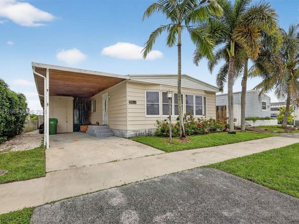 21831 S Heritage Cir, Pembroke Pines, FL 33029