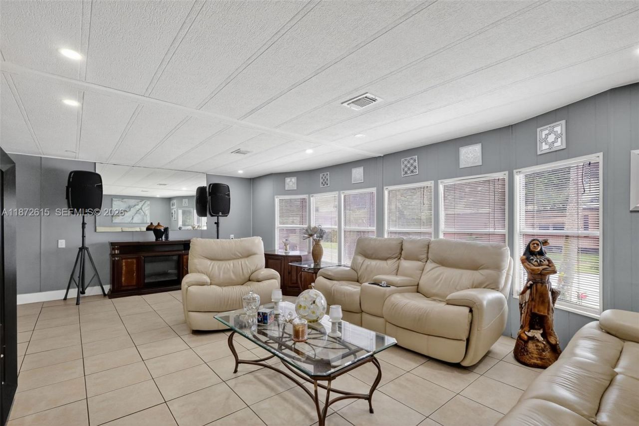 21831 S Heritage Cir, Pembroke Pines, FL 33029 Photo