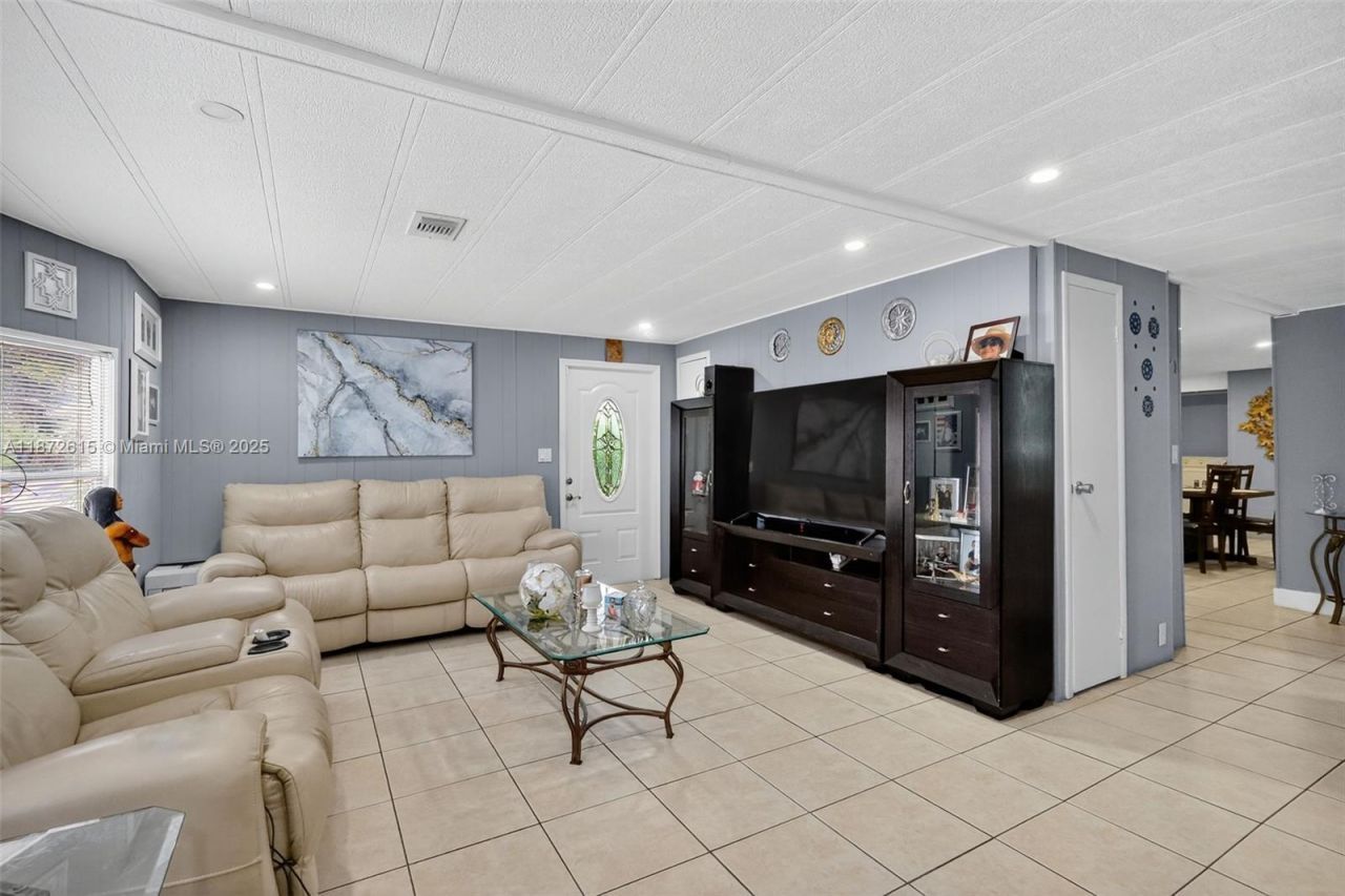 21831 S Heritage Cir, Pembroke Pines, FL 33029 Photo