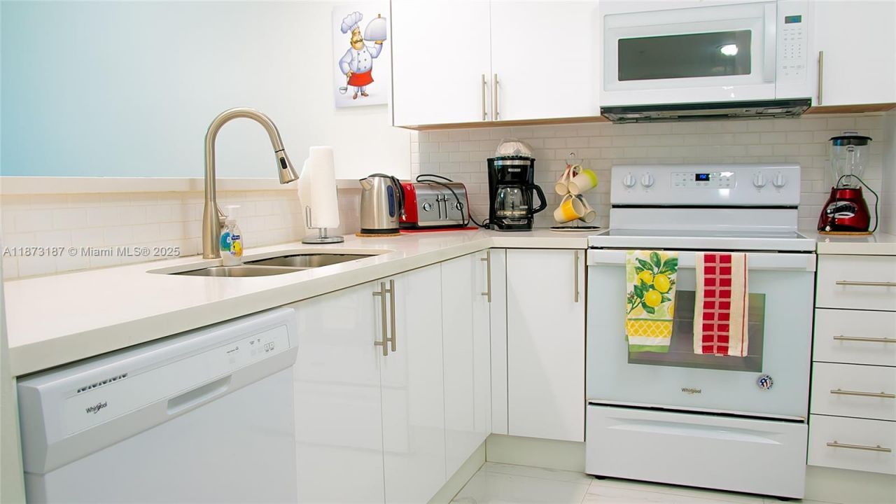 18100 N Bay Rd, Unit 906, Sunny Isles Beach, FL 33160 Photo