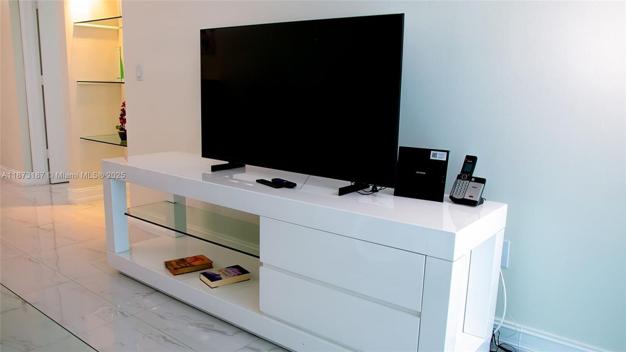 18100 N Bay Rd, Unit 906, Sunny Isles Beach, FL 33160 Photo