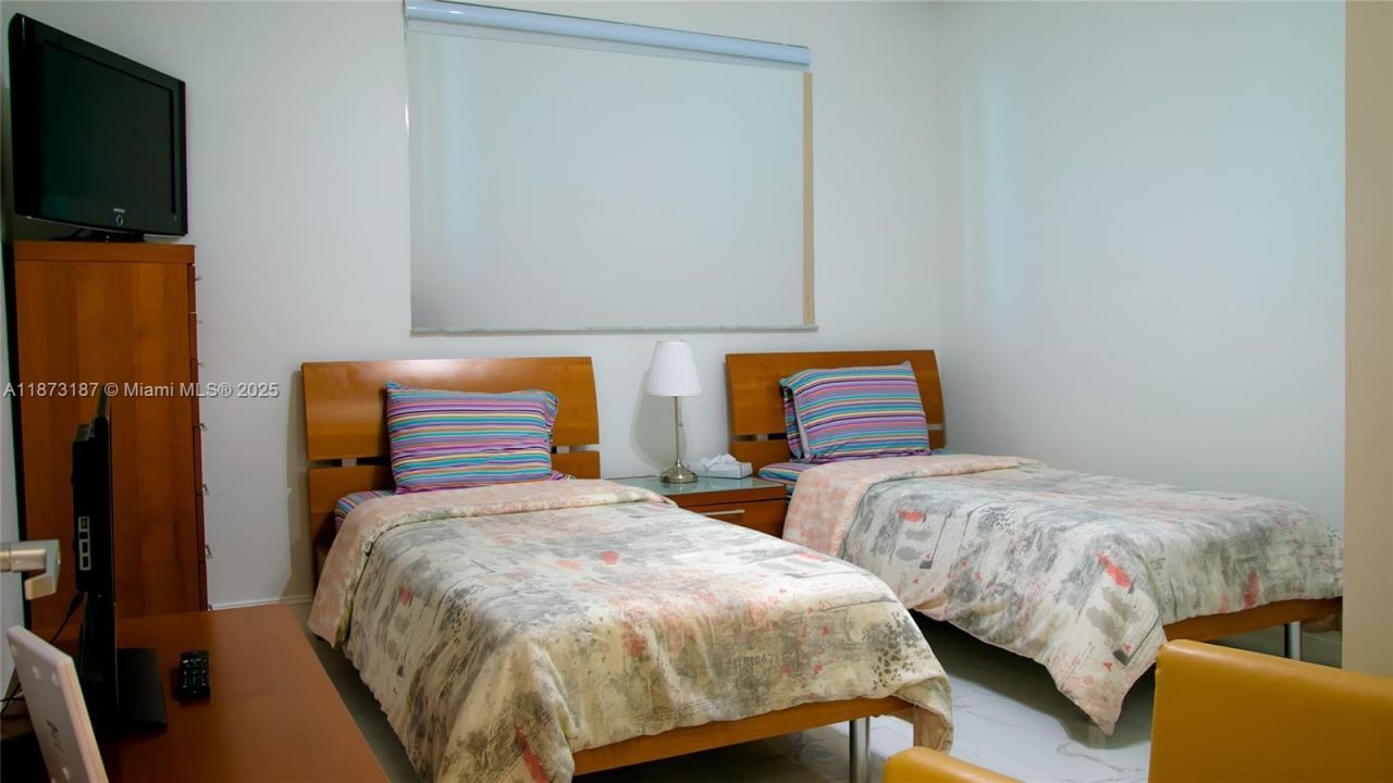 18100 N Bay Rd, Unit 906, Sunny Isles Beach, FL 33160 Photo