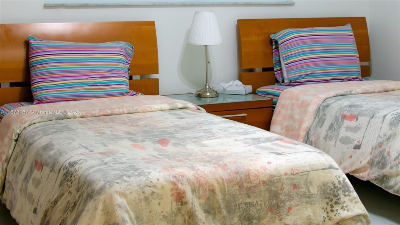 18100 N Bay Rd, Unit 906, Sunny Isles Beach, FL 33160 Photo