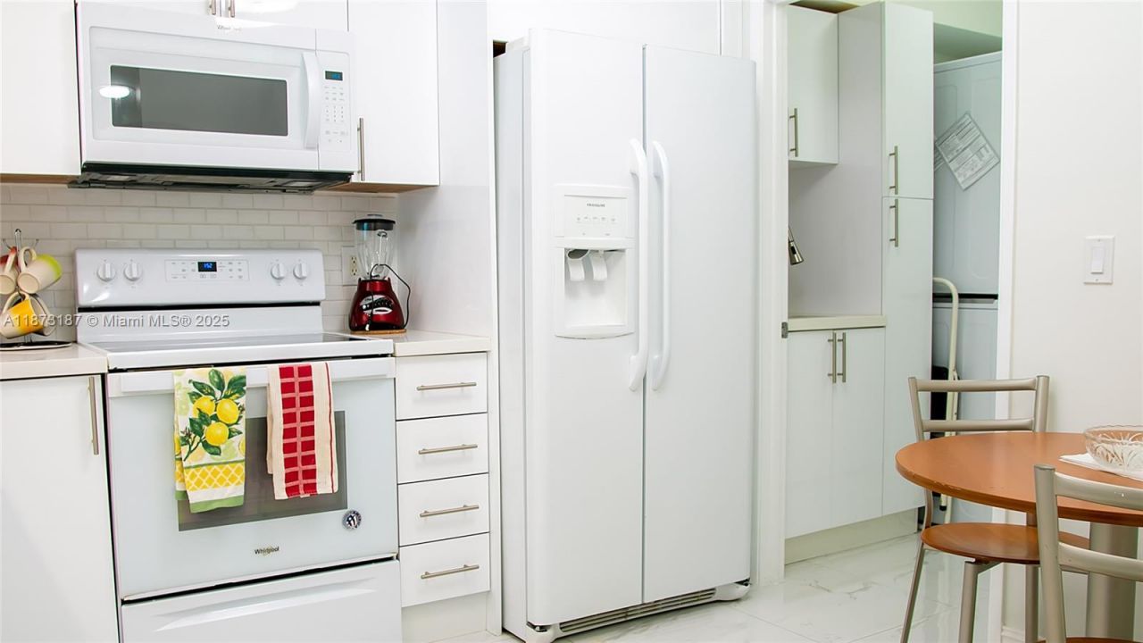 18100 N Bay Rd, Unit 906, Sunny Isles Beach, FL 33160 Photo