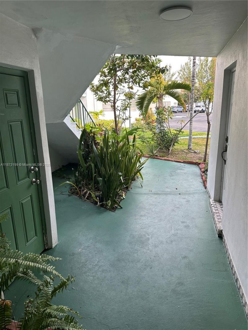 18720 NE 18th Ave, Unit 115, Miami, FL 33179 Photo