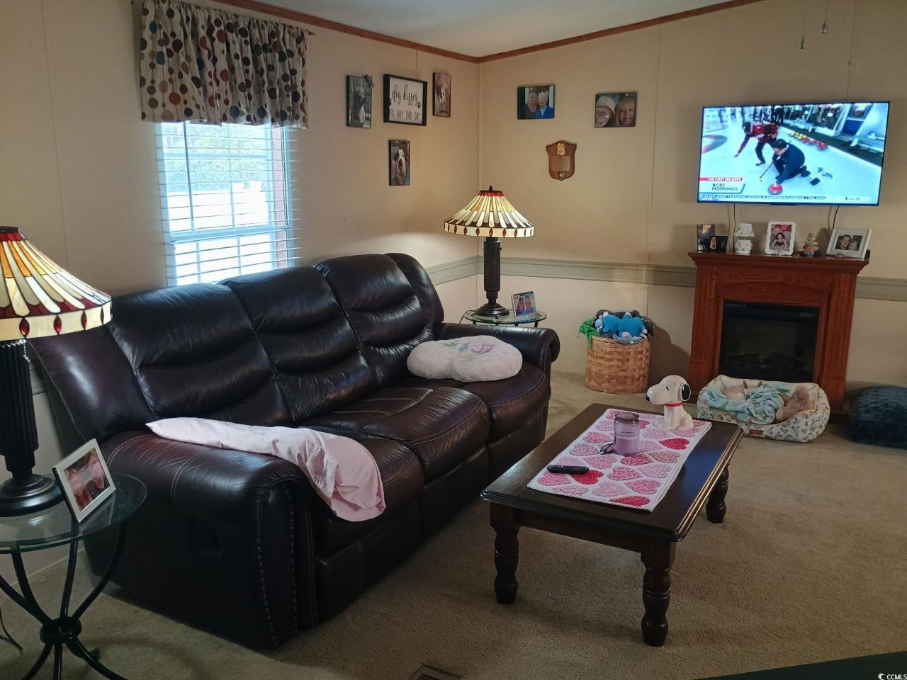 1049 Colonial Ln. Photo 7