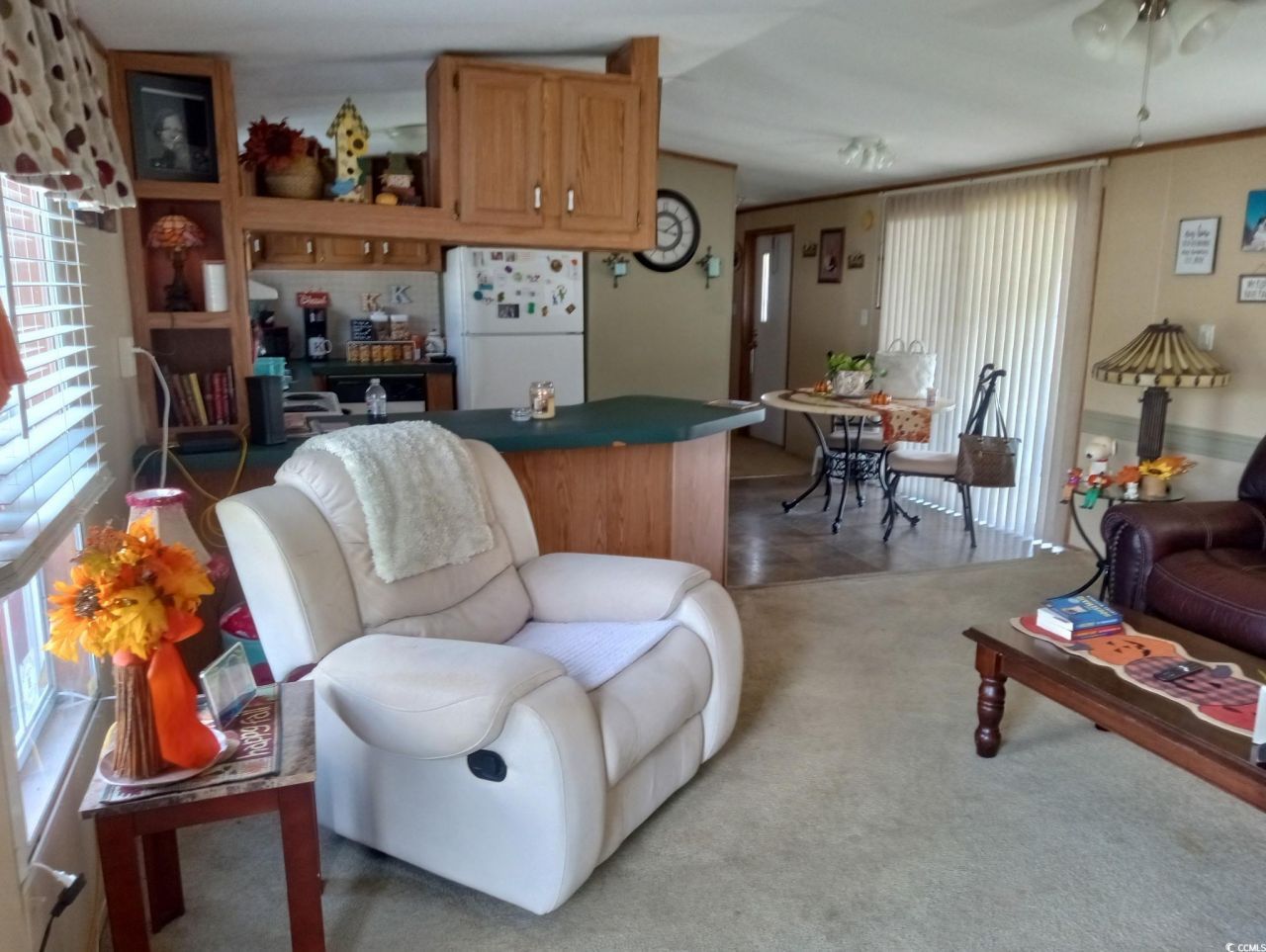 1049 Colonial Ln. Photo 8