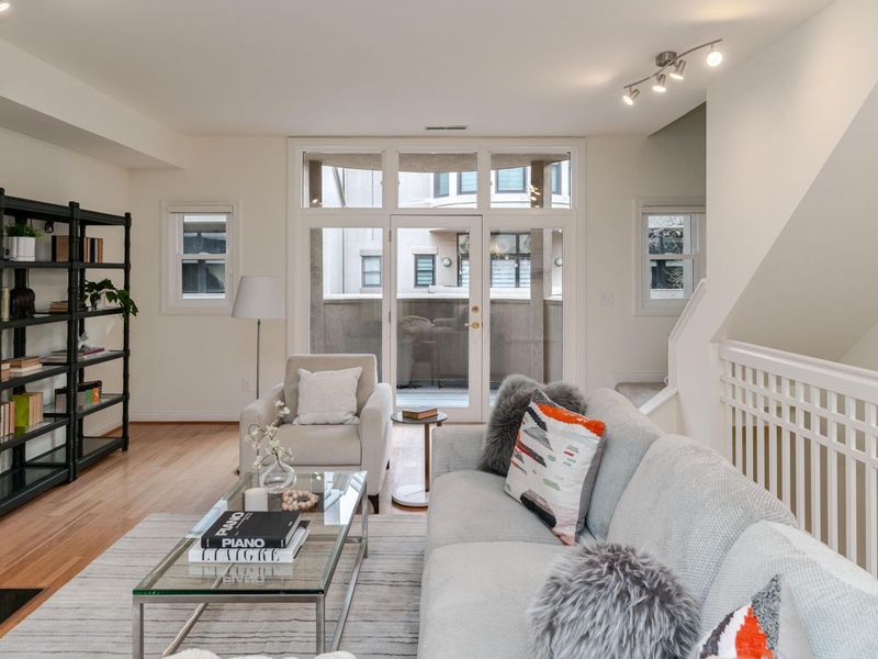 707 Sycamore Place, Columbus, OH 43206 Photo 9